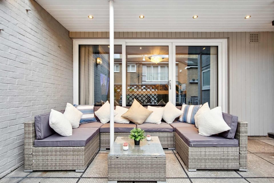 Patio, Seating area