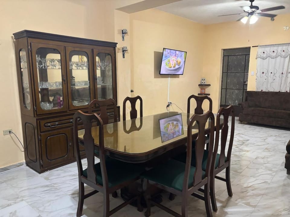 La Casa Flores near Paseo Montejo Apartment in Merida