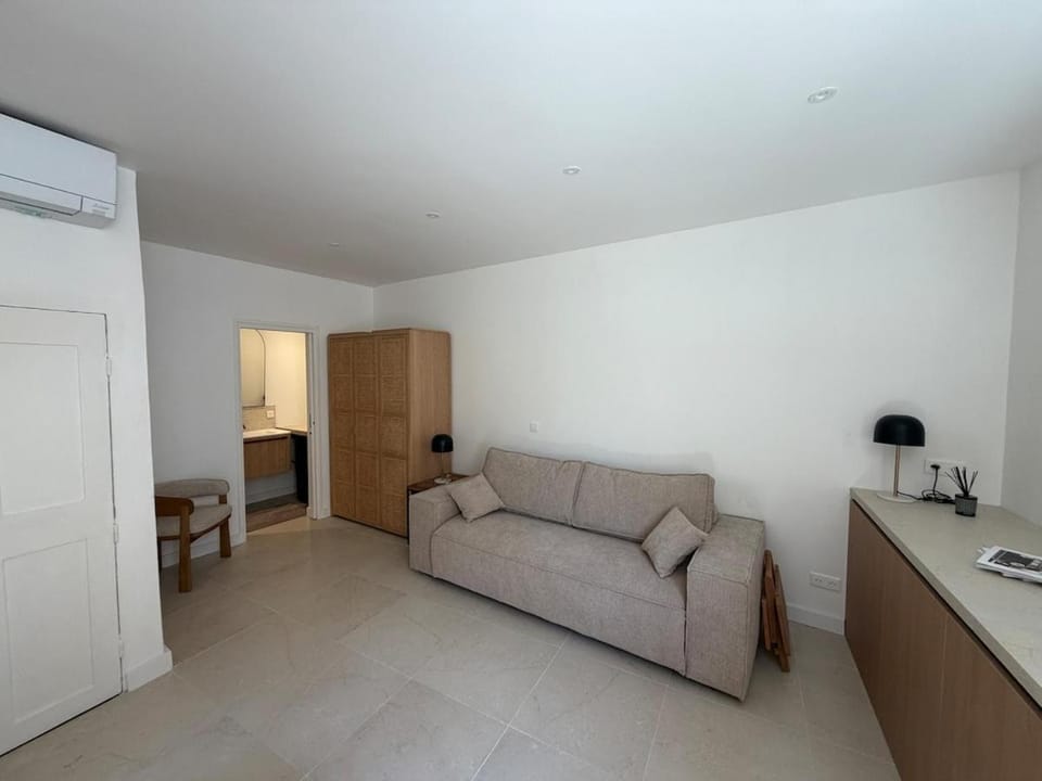 Modern studio 100m from le port Apartment in Saint-Tropez