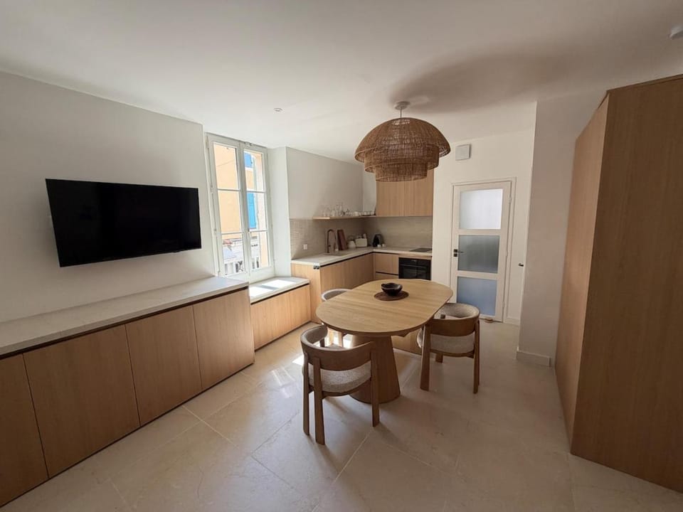 Modern studio 100m from le port Apartment in Saint-Tropez