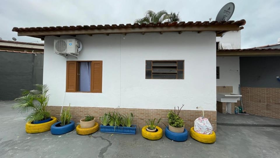 Casa Completa Privativa 3 pessoas a 800m da Martim de Sá House in Caraguatatuba