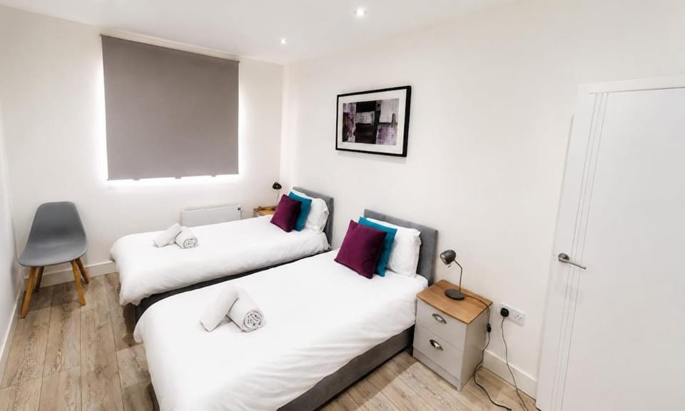 Luxury 2 Bed Serviced Apt 02 with WiFi MyRent2Rent Apartment in Corby