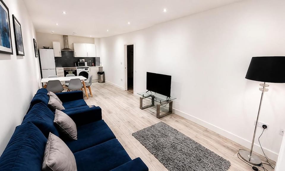 Luxury 2 Bed Serviced Apt 02 with WiFi MyRent2Rent Apartment in Corby