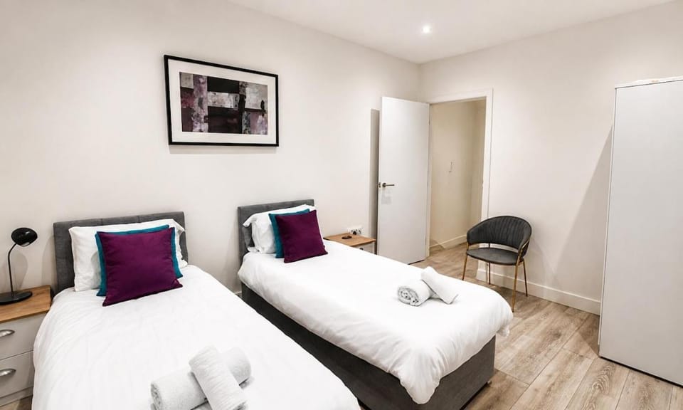 Luxury 2 Bed Serviced Apt 02 with WiFi MyRent2Rent Apartment in Corby