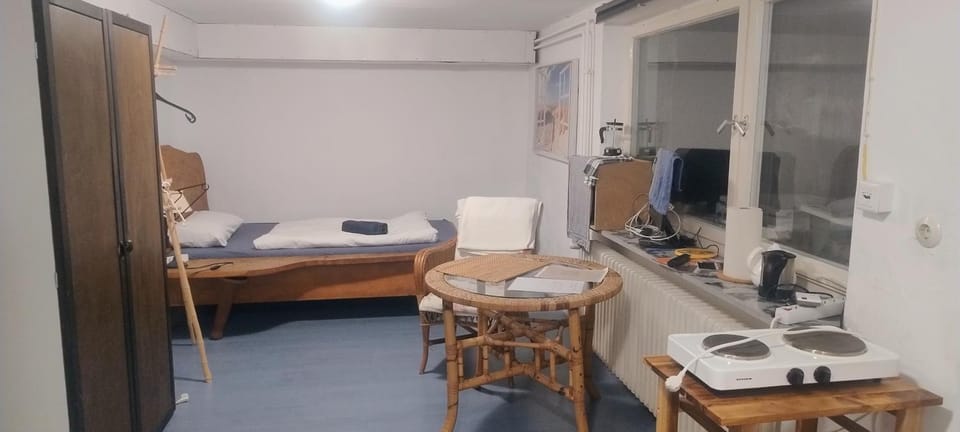 Monteurzimmer, eigener Eingang, mit privater Dusche und WC Apartment in Karlsruhe