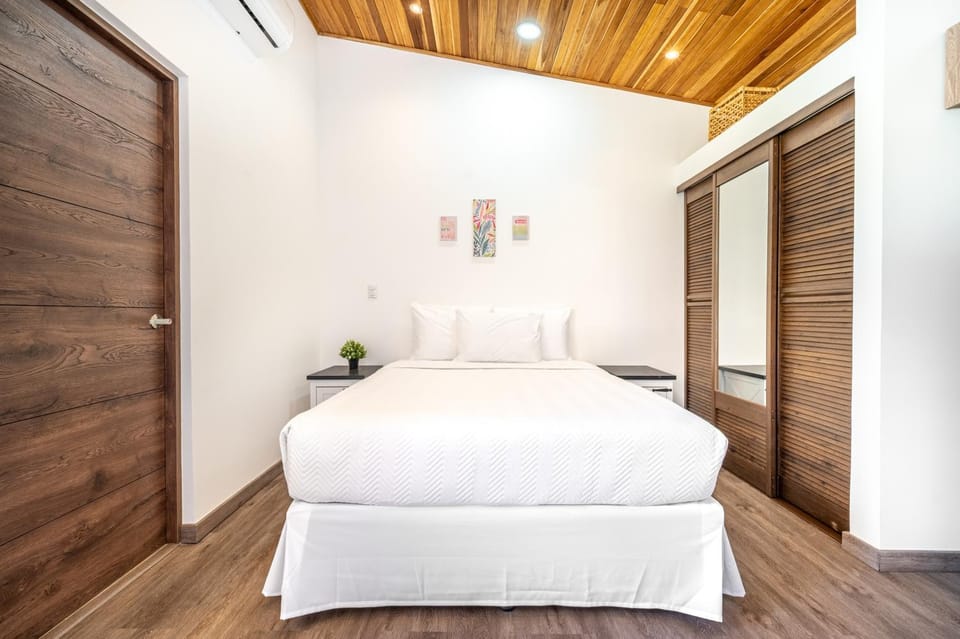 Walk to Shops & Eats! Cozy Playas Del Coco Studio Apartment in Coco