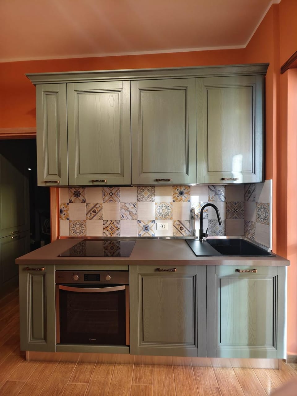 Coffee/tea facilities, Kitchen or kitchenette, stove