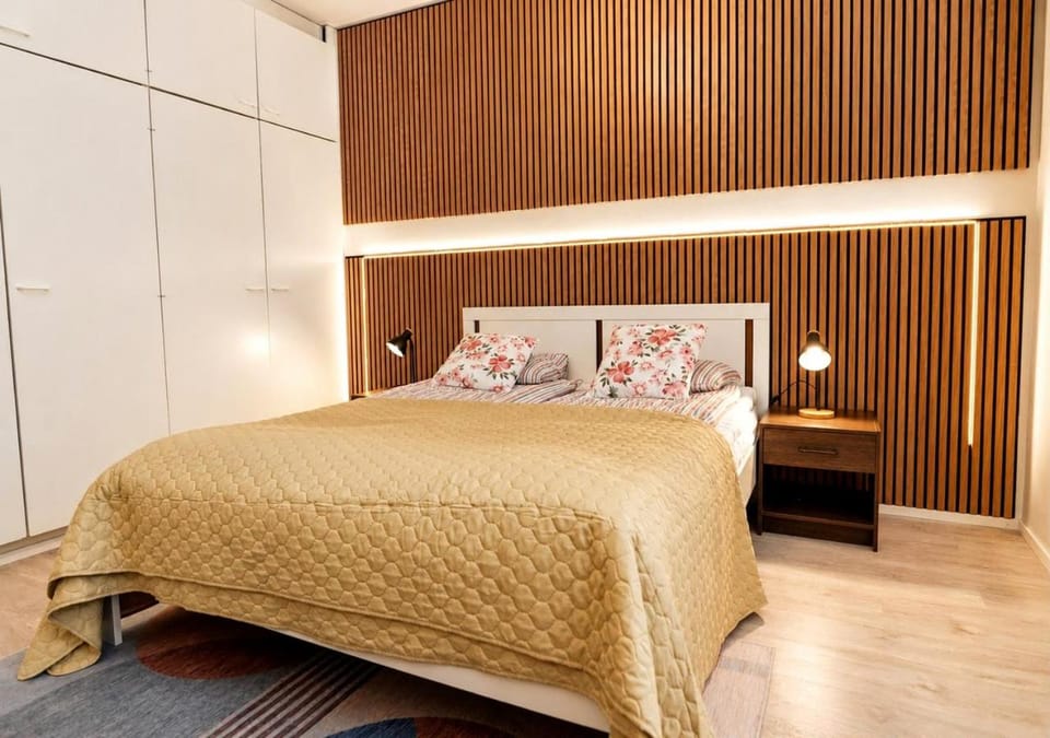 Bedroom, wardrobe