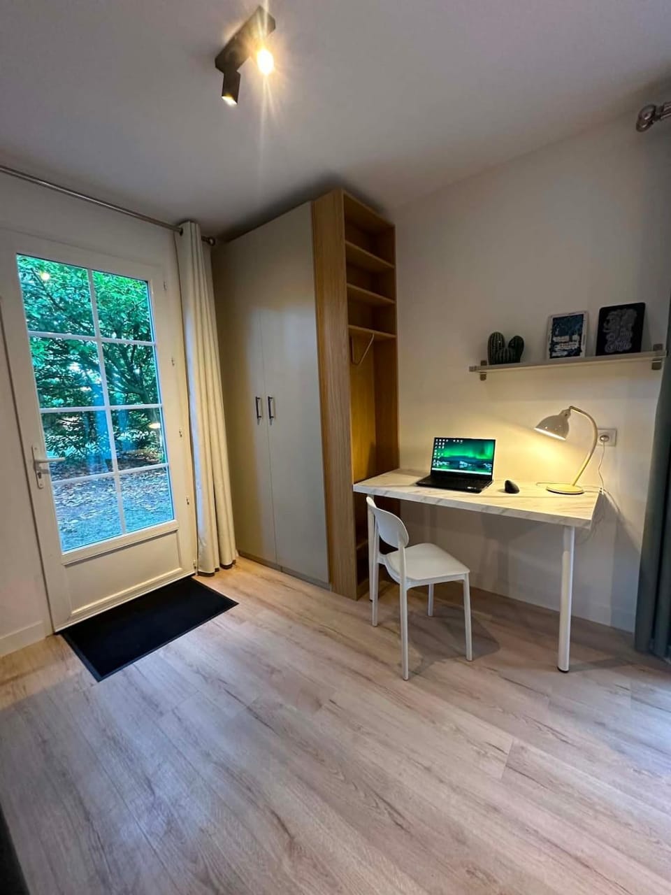 Facade/entrance, Seating area, storage
