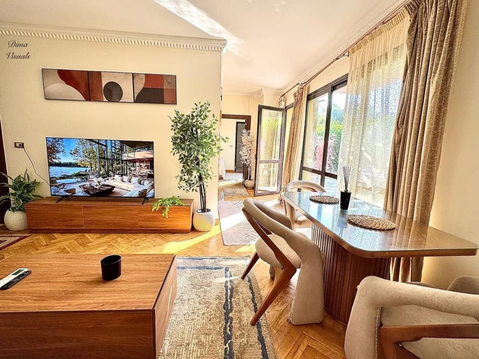 Communal lounge/ TV room, TV and multimedia, Living room, Seating area, Dining area, Evening entertainment