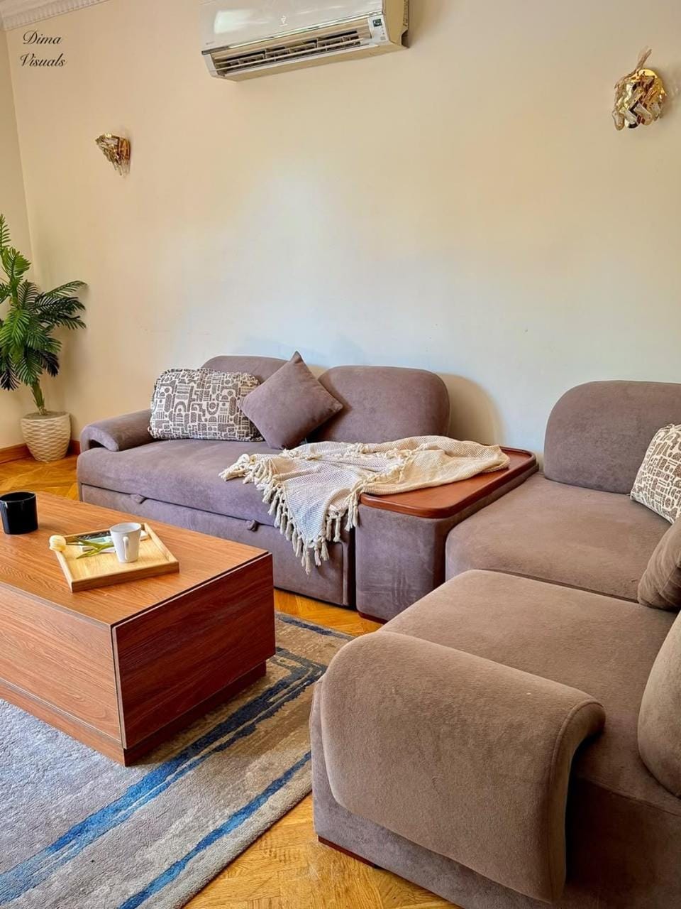 Living room, Seating area, air conditioner