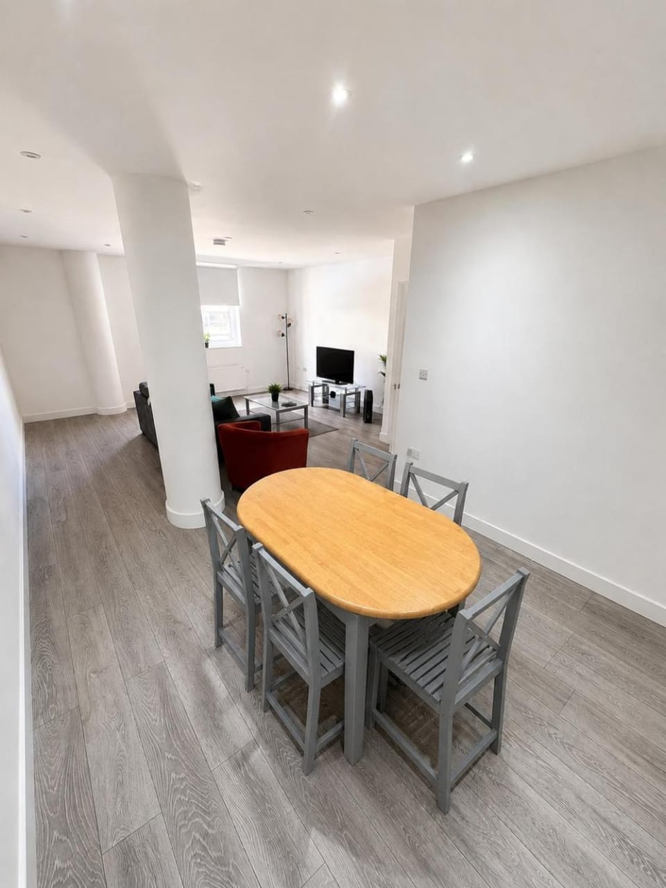 Luxury 2 Bed Serviced Apt 01 with Wi-Fi MyRent2Rent Apartment in Corby