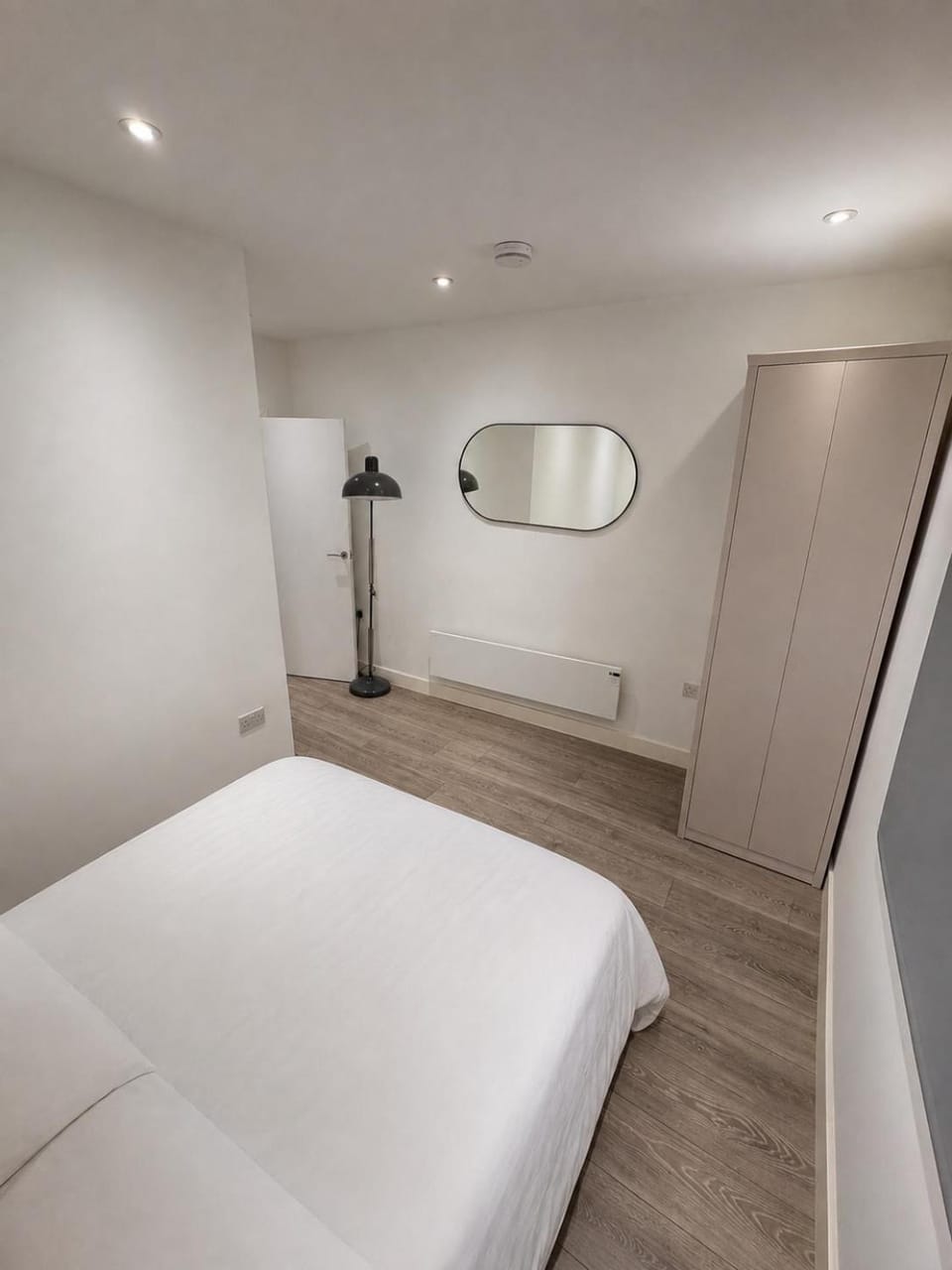 Luxury 2 Bed Serviced Apt 01 with Wi-Fi MyRent2Rent Apartment in Corby