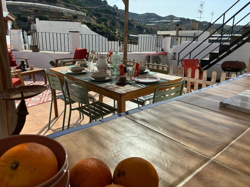 Day, View (from property/room), Balcony/Terrace, Dining area, Mountain view