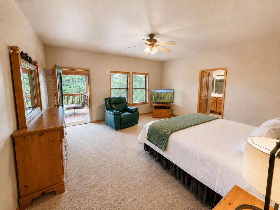 Peaceful Redwood Retreat Cabin with Hot Tub & Incredible Forest Views Cabin in Ruidoso