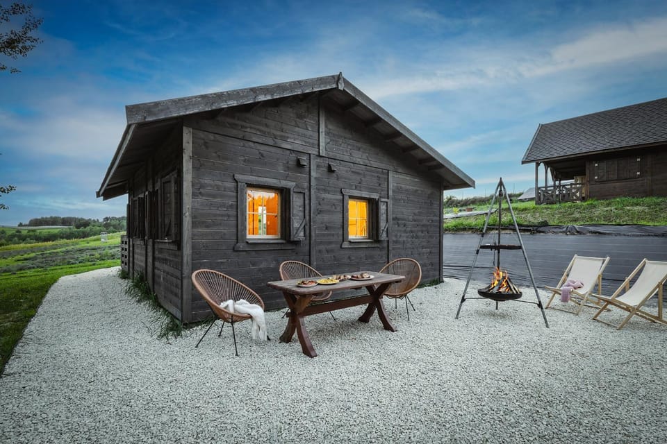Toilet, Property building, Patio, Spring, Off site, Day, Natural landscape, Winter, Summer, BBQ facilities, Dining area, Autumn, On site, sunbed