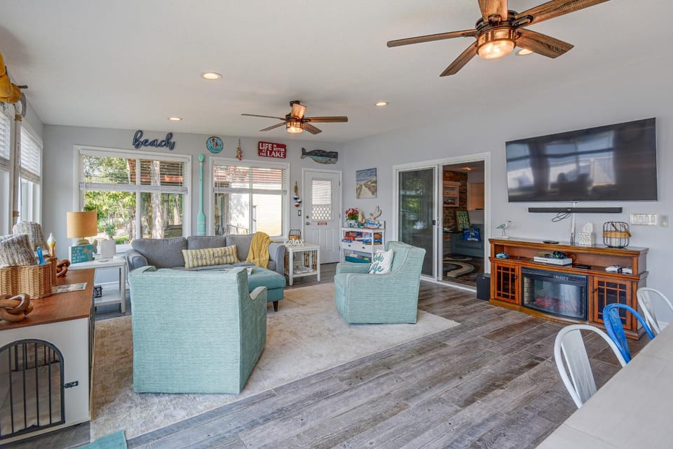 Hot Tub, Large Dock, Fire Pit: Ozarks Lake House House in Lake of the Ozarks