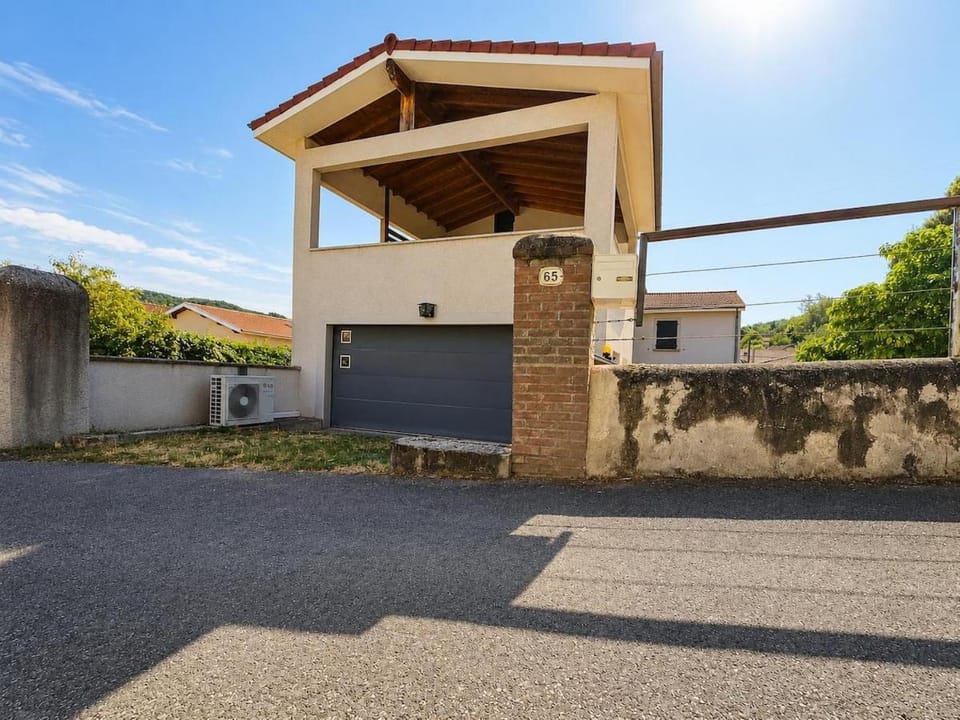 La Maison des Ecoles House in Auvergne-Rhône-Alpes