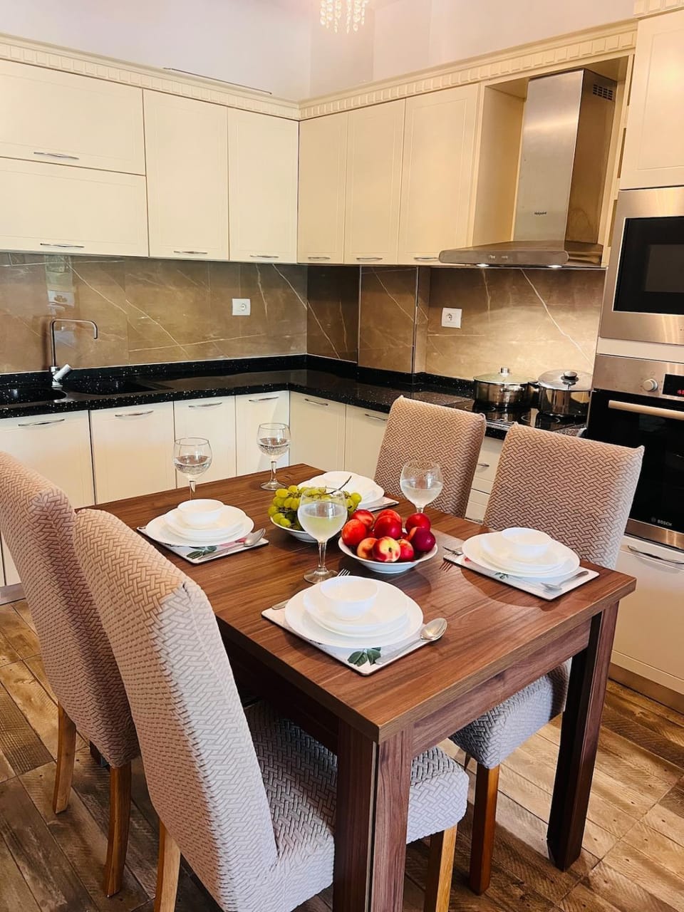Beachside Flat, Gjiri i Lalzit, Garden and Balcony Apartment in Tirana County, Albania