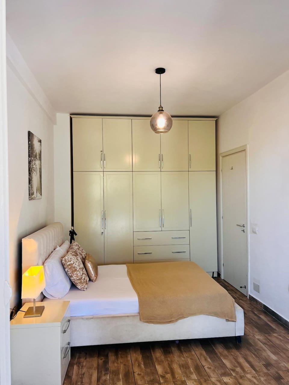 Beachside Flat, Gjiri i Lalzit, Garden and Balcony Apartment in Tirana County, Albania