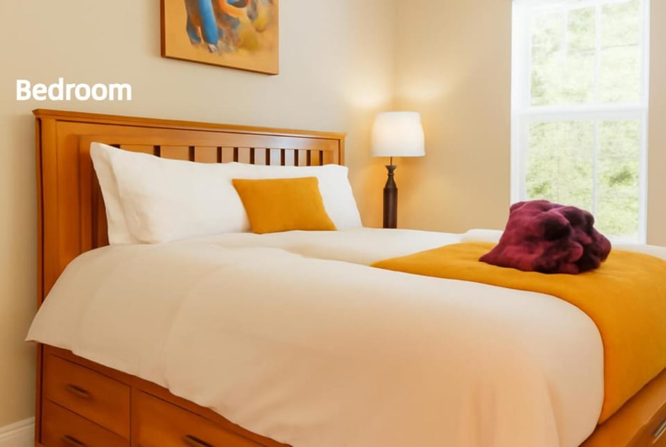 Sleek Coastal Stay Pool & Free Parking Apartment in Wilmington