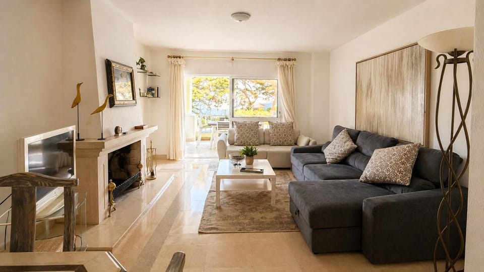 Communal lounge/ TV room, TV and multimedia, Living room, Seating area