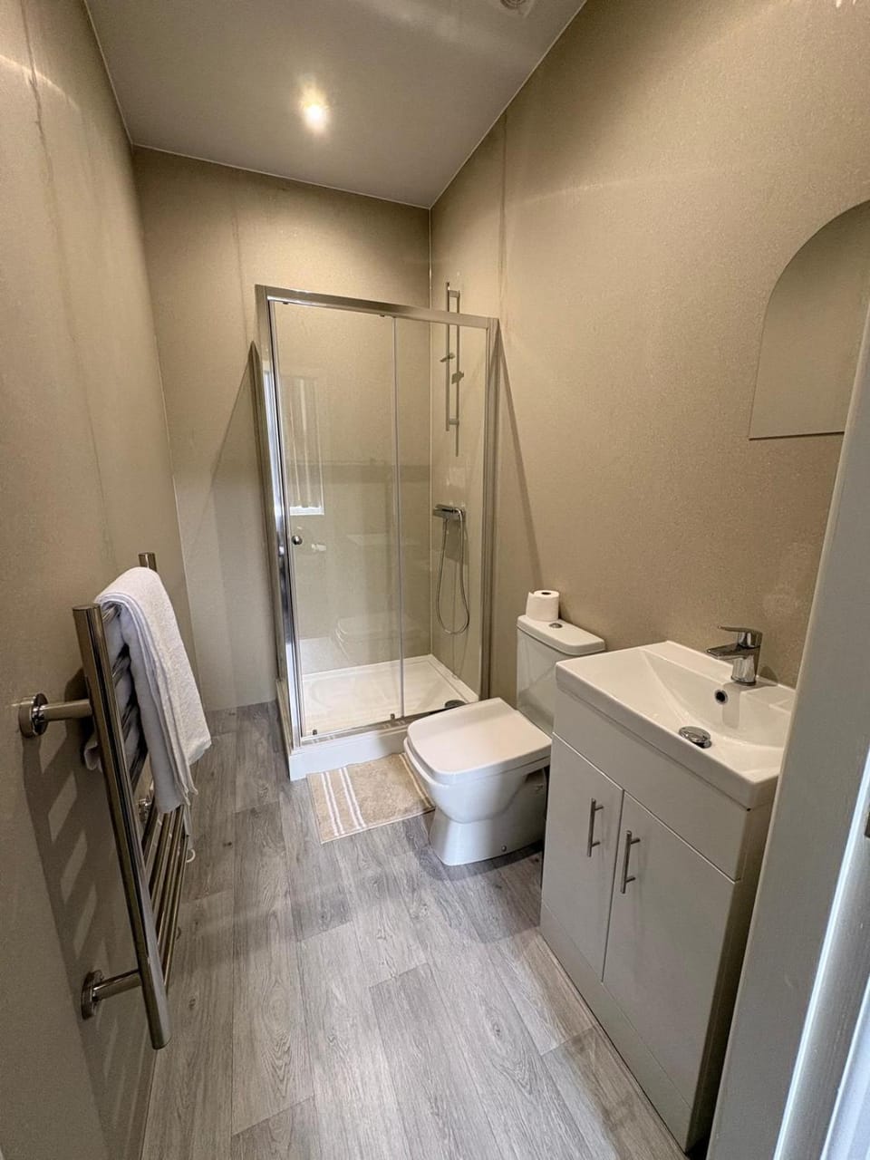 Private Ensuite Room- Walk to Stadium & Metro Apartment in Sunderland