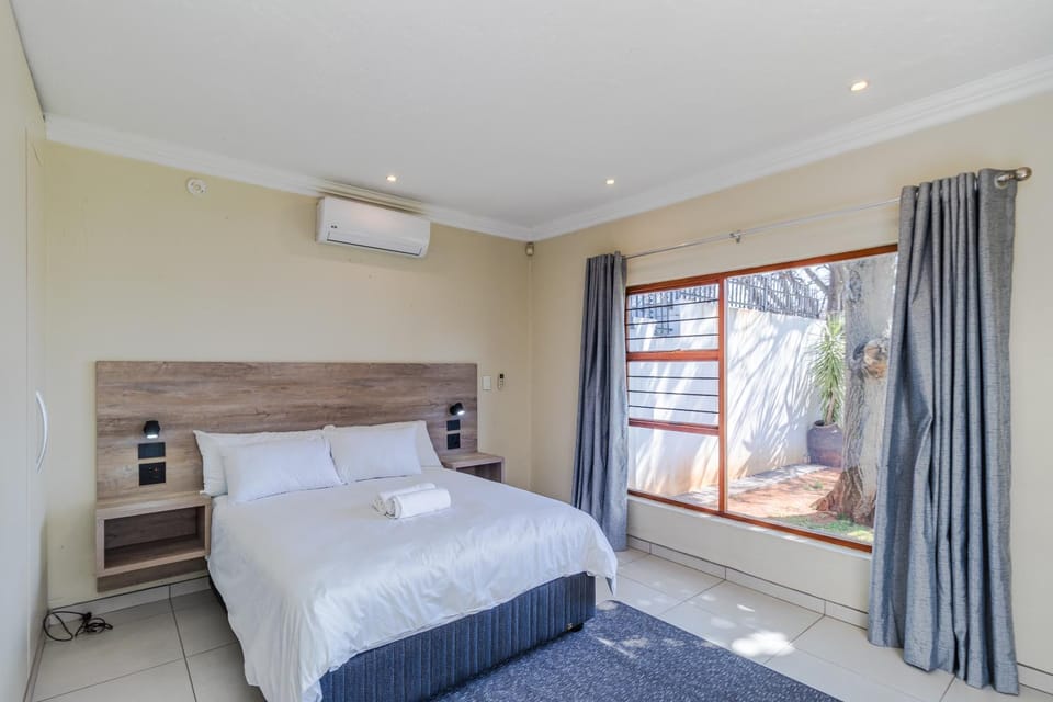 URBAN ESCAPEs - LINDEN PLACE House in Johannesburg