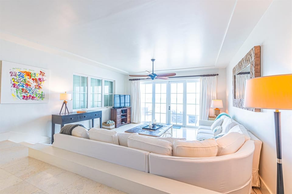 Caprice 8 - Luxury Ocean Front Villa - Pool Villa in Nassau