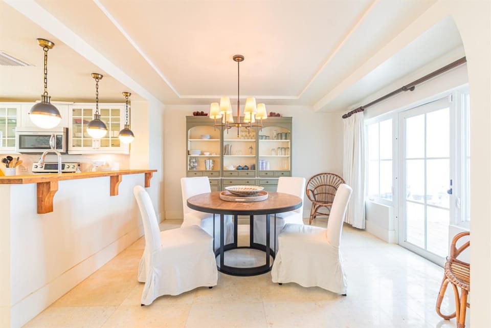 Caprice 8 - Luxury Ocean Front Villa - Pool Villa in Nassau