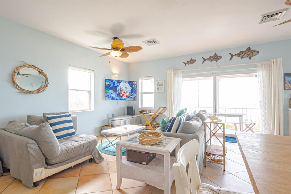 Caribbean Cottage - 3BR Beach Escape - Pool Ocean Views House in Nassau