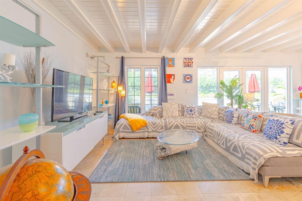 Harbor Mews - 5BR Cable Beach Home with Pool & Beach Access House in Nassau