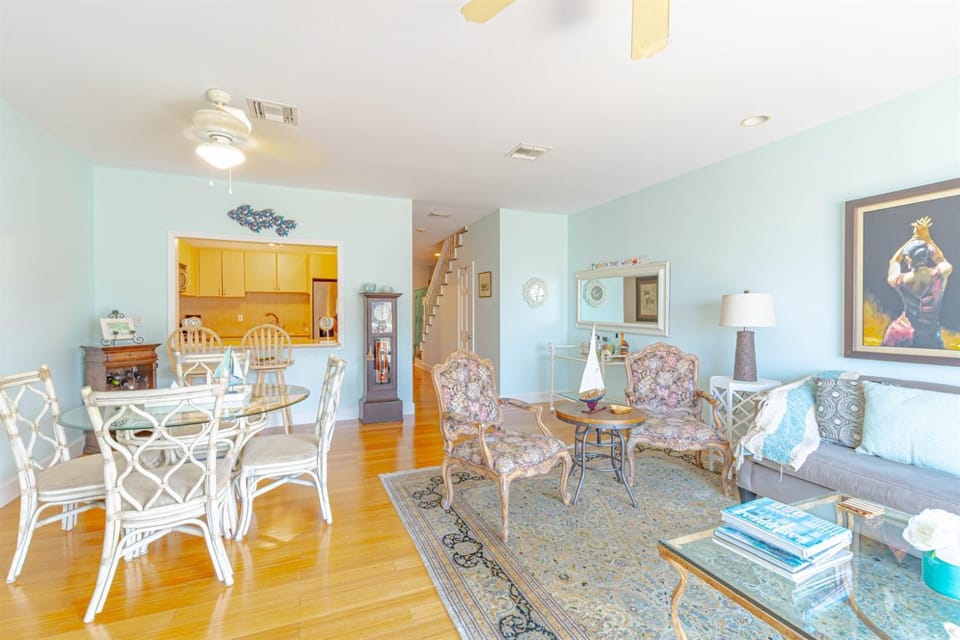 Sandy Port Condo 3BR access to Resort Pool & Beach Apartment in Nassau