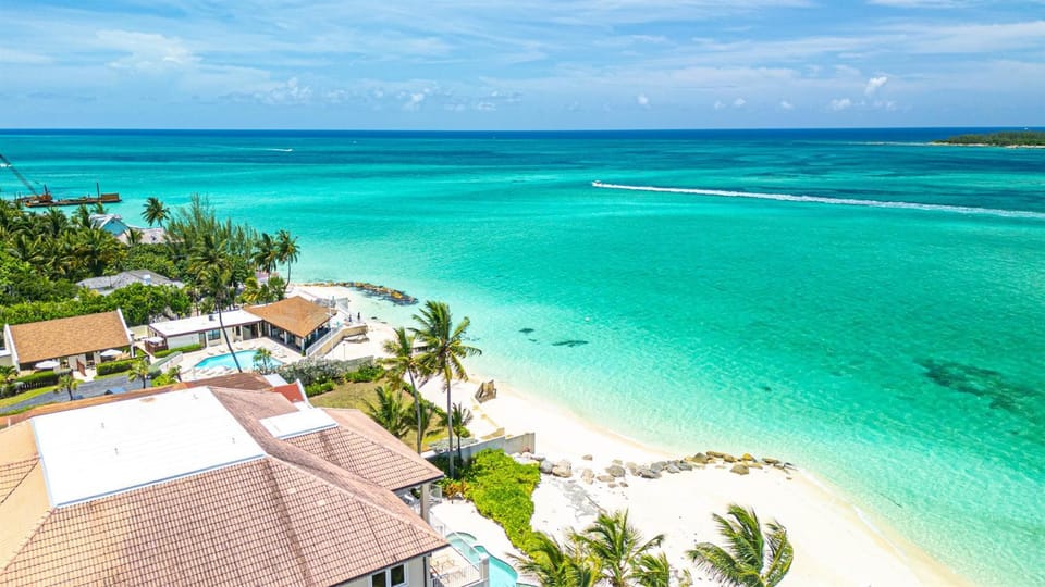 4BR with Private Pool & Walk to Beach & Bahamar House in Nassau