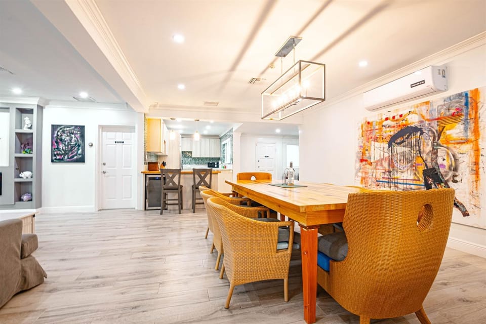 4BR with Private Pool & Walk to Beach & Bahamar House in Nassau