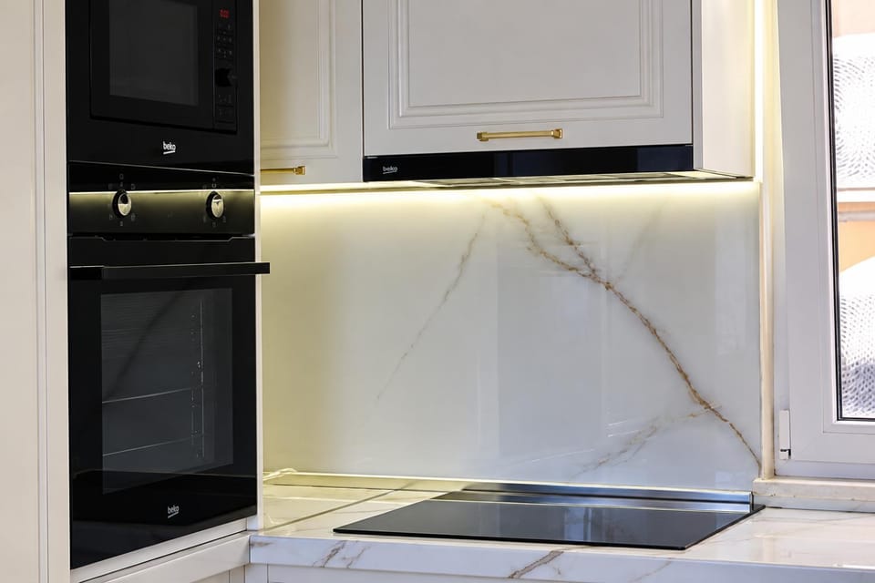 Kitchen or kitchenette, microwave, oven, stove