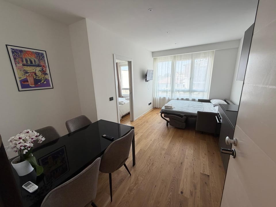 Bed, Living room, Photo of the whole room, Seating area, Dining area, Bedroom