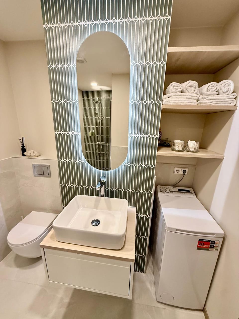 Toilet, Bathroom, towels