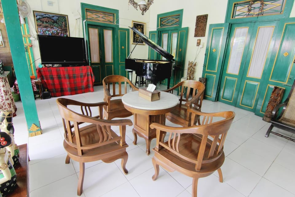 Living room, Seating area