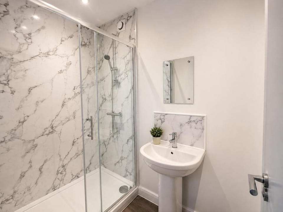 ST7 - City of Canterbury, Ensuite Room, w/ Parking Apartment in Canterbury