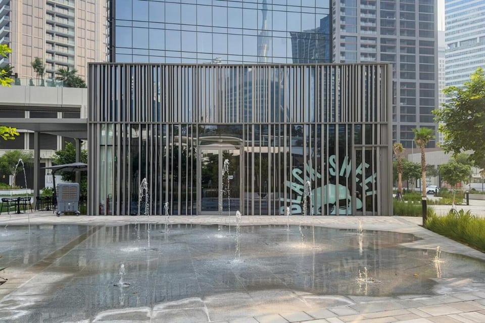 Bella Elite Homes High-End at Peninsula 1BR Burj Khalifa View Near Downtown Apartment in Dubai