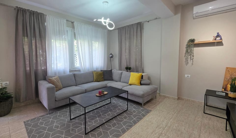 EnJoy City Villa- Private Parking Apartment in Tirana