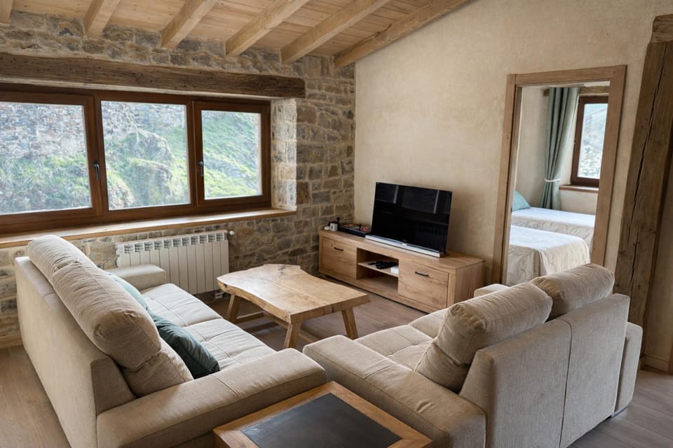 Communal lounge/ TV room, TV and multimedia, Living room, Seating area, Evening entertainment