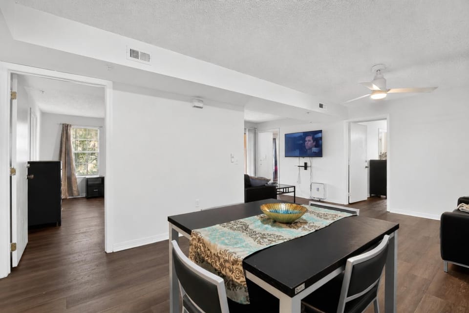 TV and multimedia, Living room, Seating area, Dining area, Evening entertainment