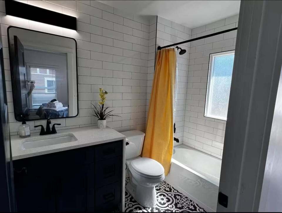 Amazing location just min 2 dntn Sacred Heart Apartment in Spokane