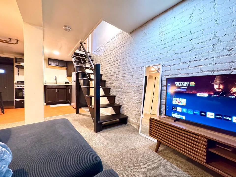 Prime Location Entire House in NW - Parking House in District of Columbia