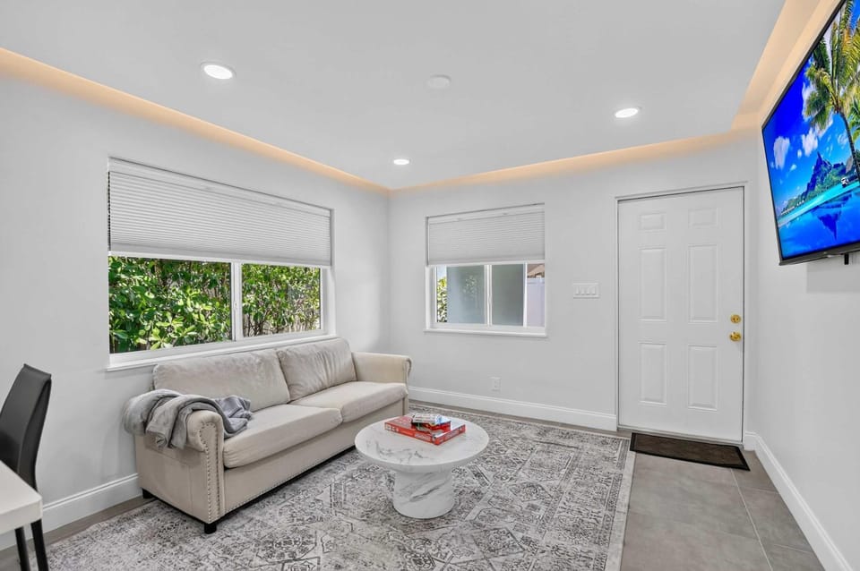 Coveside Hideaway 6 - Coastal Haven Apartment in Deerfield Beach