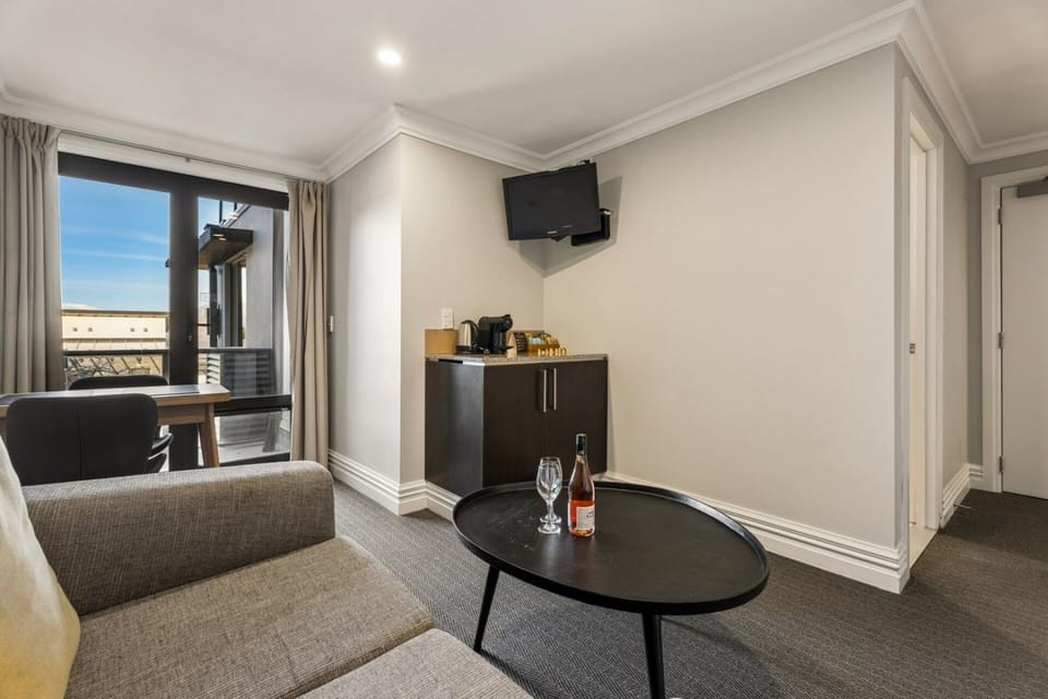 Kitchen or kitchenette, Living room, Dining area