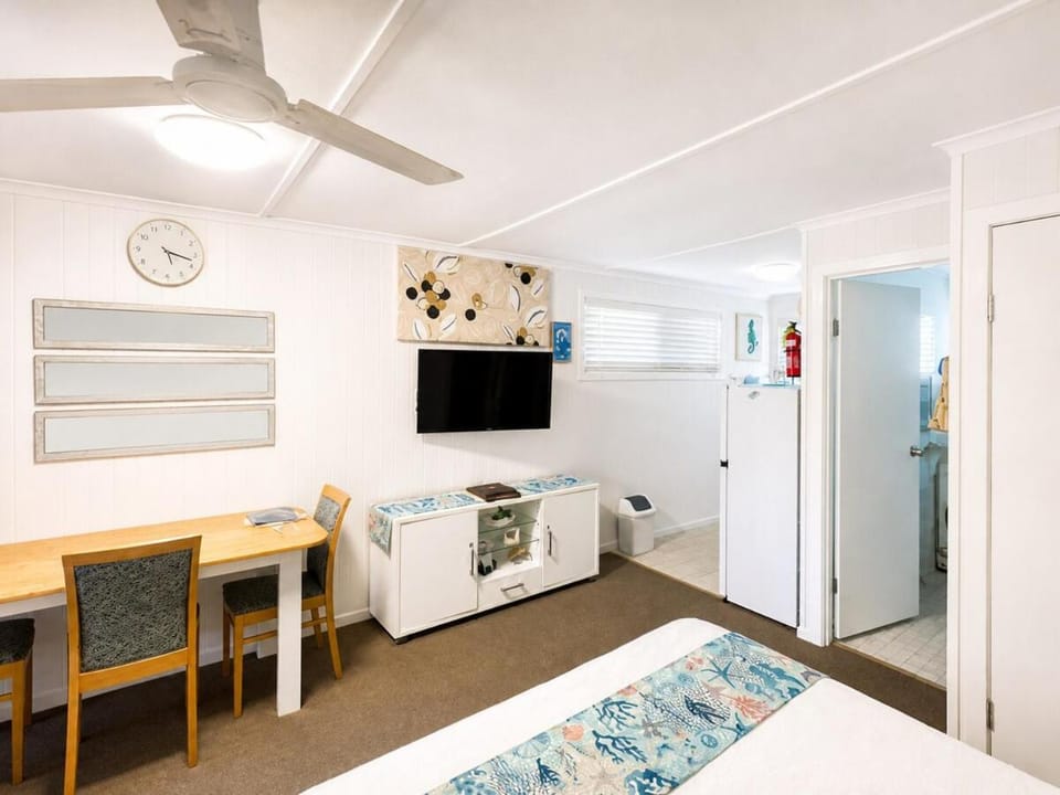 TV and multimedia, Dining area, air conditioner