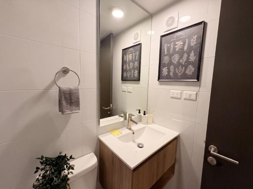 Studio con Estacionamiento I Metro Irarrazaval Apartment in Santiago